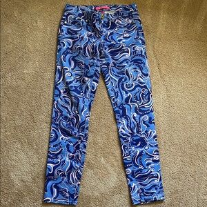 Lilly Pulitzer Blue Skinny Jeans with Dynamic Swirl Pattern